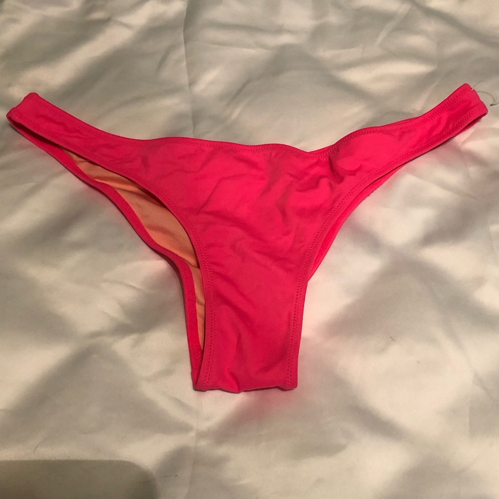 Neon Coral VS Itsy Swim Bottom. NWOT. M.  Excellent condition.